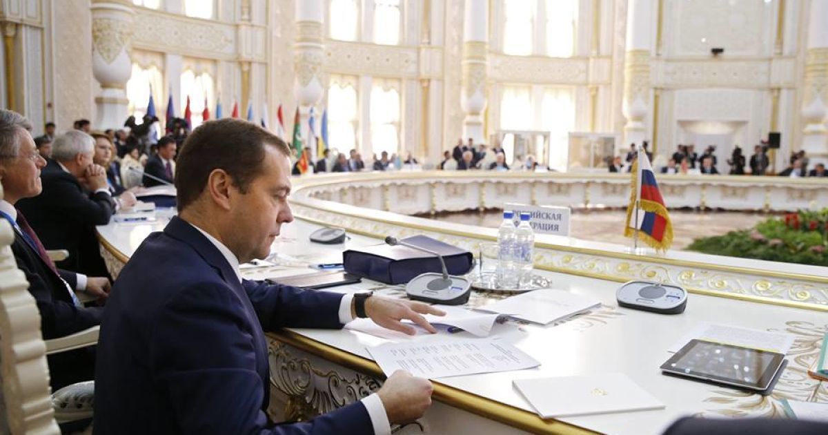 Росія введе економічні санкції проти України – Медведєв