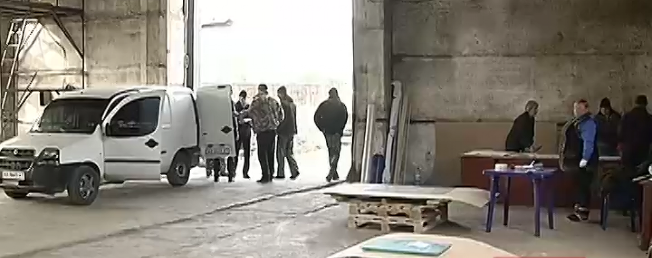 Волонтер зі Сватового розповів кричущі факти про склади зі зброєю