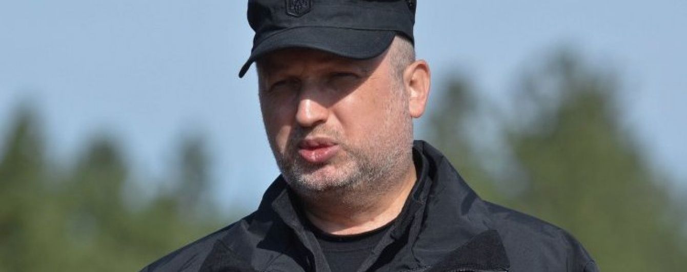 Турчинов у Святвечір запевнив, що Україна дасть ворогу гідну відсіч