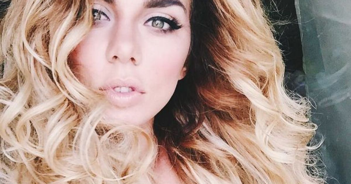Анна Седокова вспомнила, как ее в детстве обидели родители