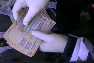 На Киевщине чиновник налоговой службы "погорел" на взятке за выдачу свидетельств