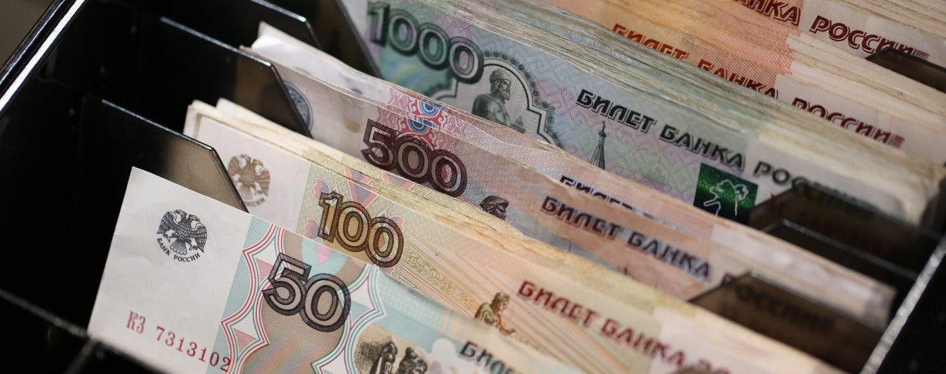 Ни дня без падения. Российский рубль вновь активно падает