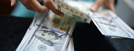 Долар і євро знову почали дорожчати: курси валют Нацбанку на четверг