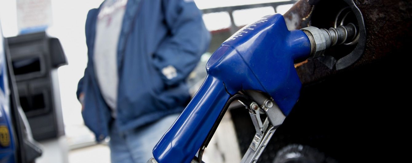 На АЗС трохи впали ціни на газ для автомобілів. Середня вартість пального 16 лютого