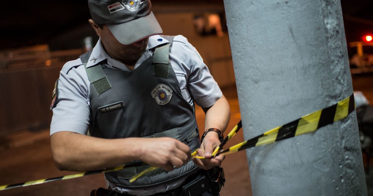У Ріо-де-Жанейро озброєний чоловік захопив бар, а відвідувачів узяв у заручники