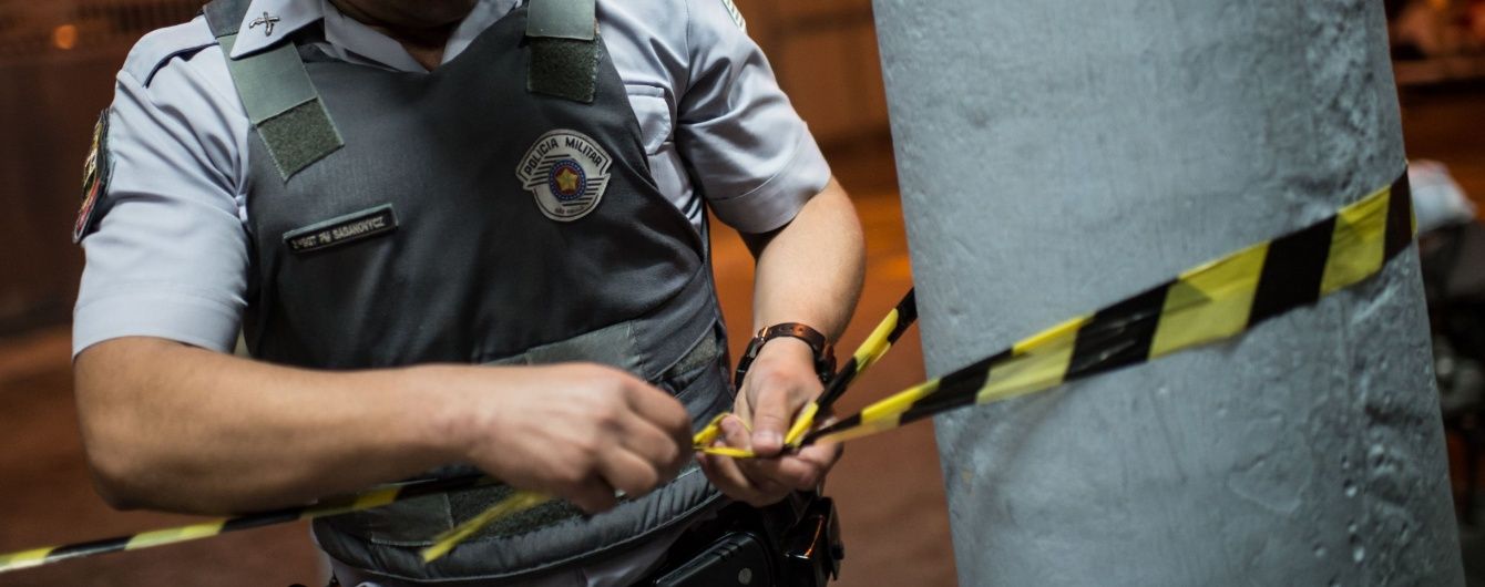 У Ріо-де-Жанейро озброєний чоловік захопив бар, а відвідувачів узяв у заручники