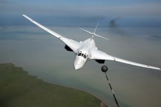Минобороны РФ показало полеты российских бомбардировщиков в Венесуэле