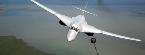 Минобороны РФ показало полеты российских бомбардировщиков в Венесуэле