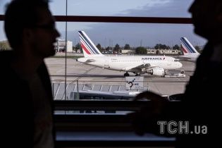 Пассажиры рейса Air France стали заложниками обычной мыши