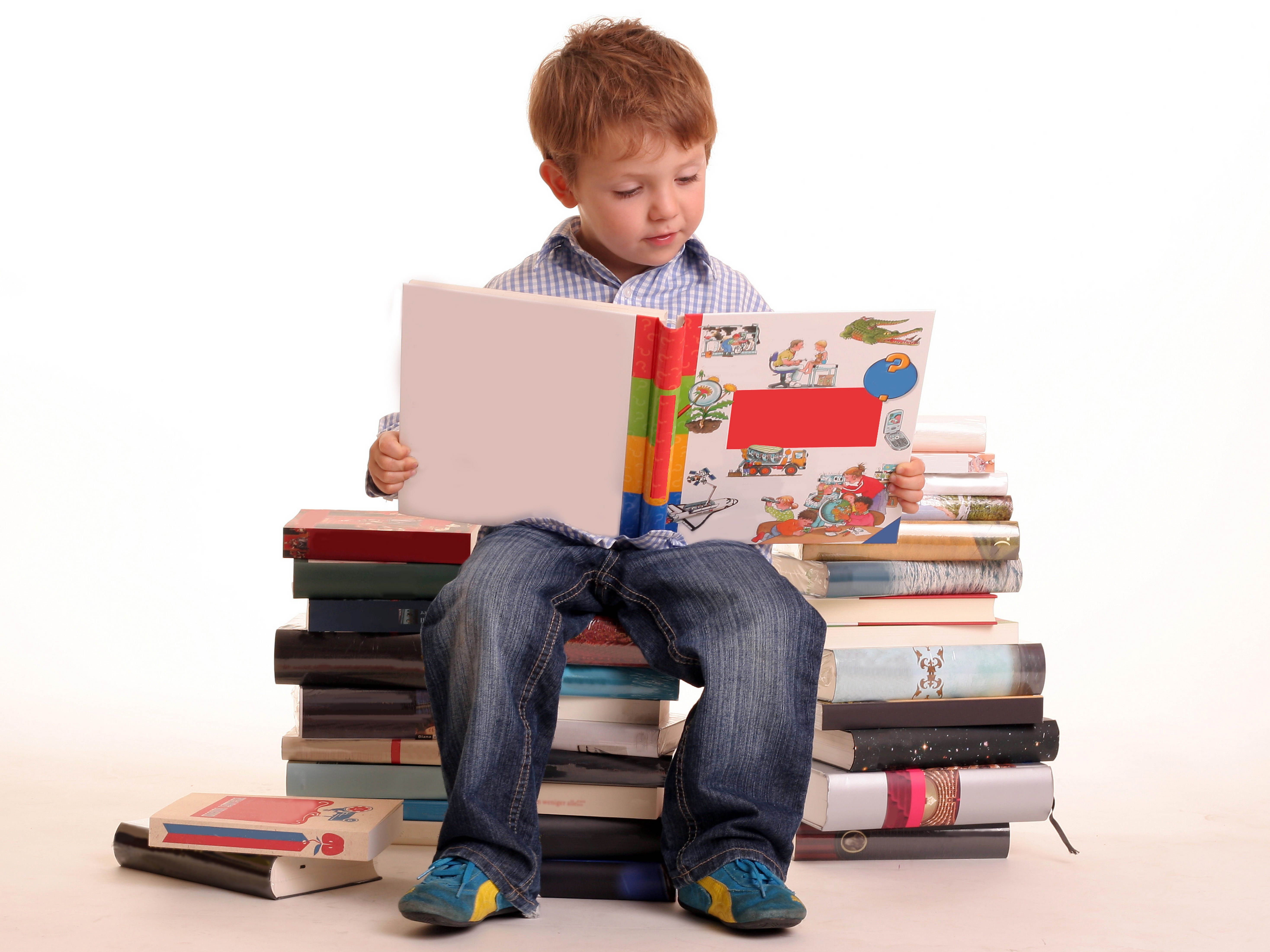 Дитина з книгою, дитина читає_2