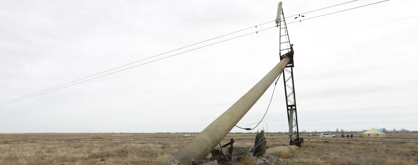 В "Укренерго" обіцяють розібратися із падінням електроопори