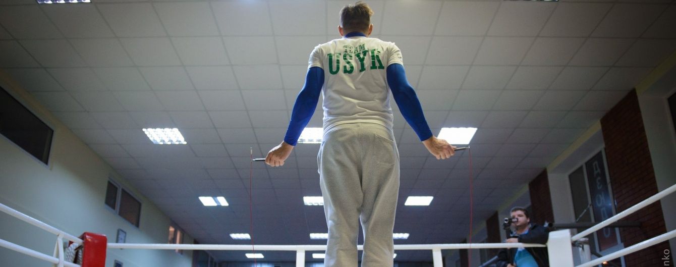 Боксер Усик прокоментував свою травму та скасування найближчого бою