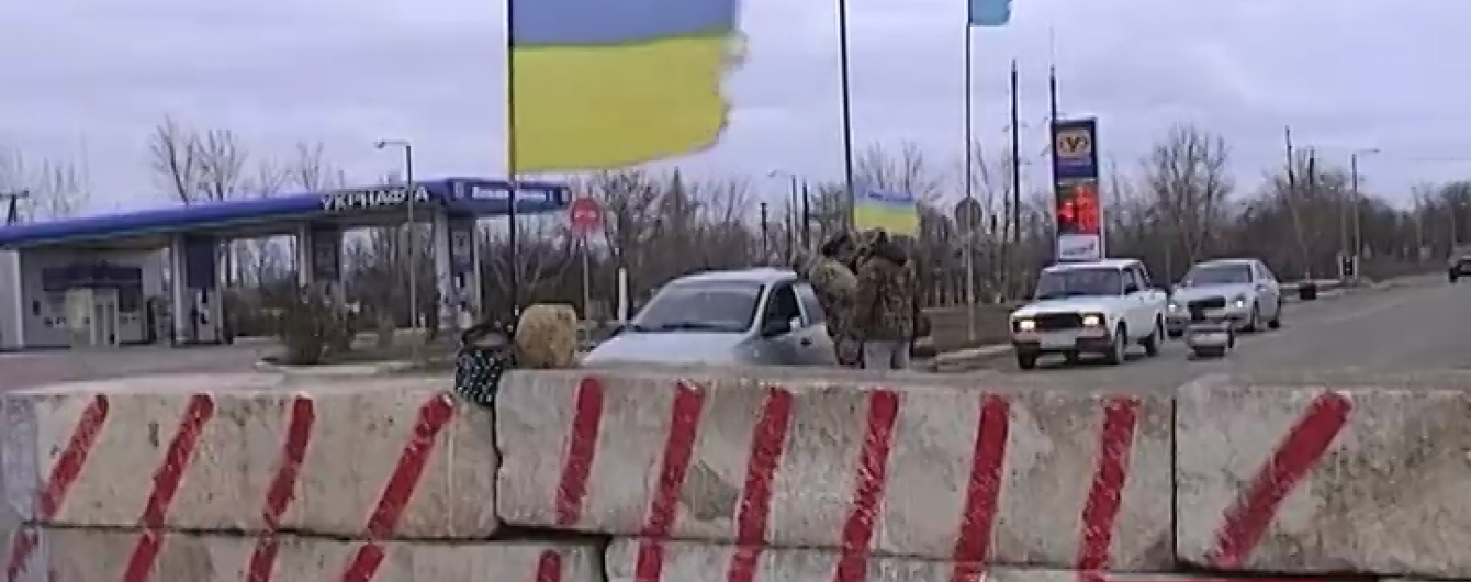 На Херсонщині затримали п'ятьох прикордонників, які за хабарі пропускали вантажівки з Криму