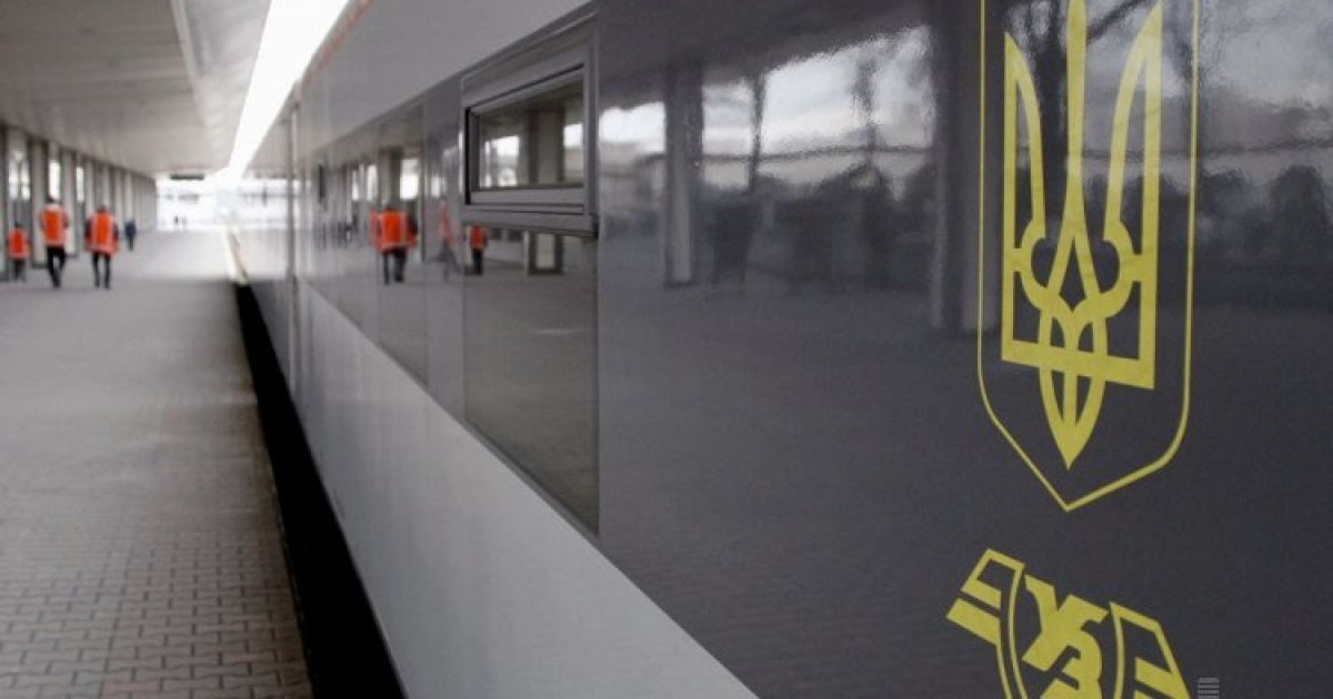 Поїзд Інтерсіті "Київ-Одеса" екстрено зупинився через займання - ЗМІ