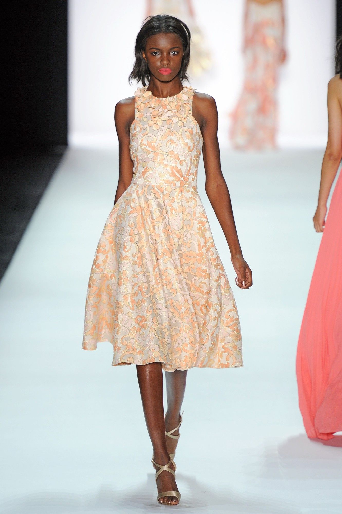 Badgley Mischka прет-апорте сезона весна-лето 2015_34
