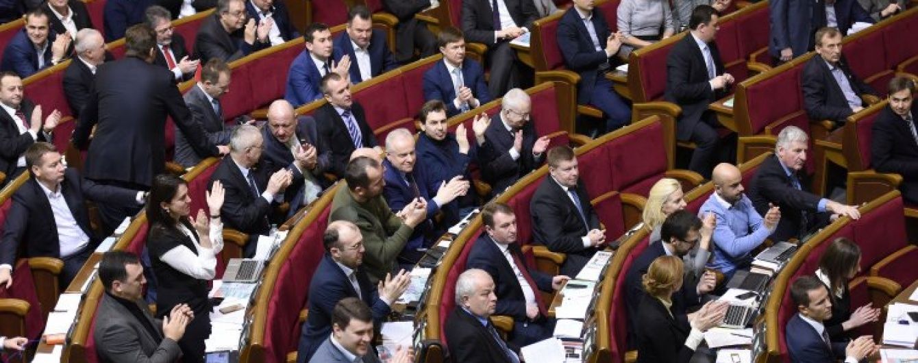 Комитету Рады не хватило одного голоса, чтобы отменить скандальную поправку к госбюджету