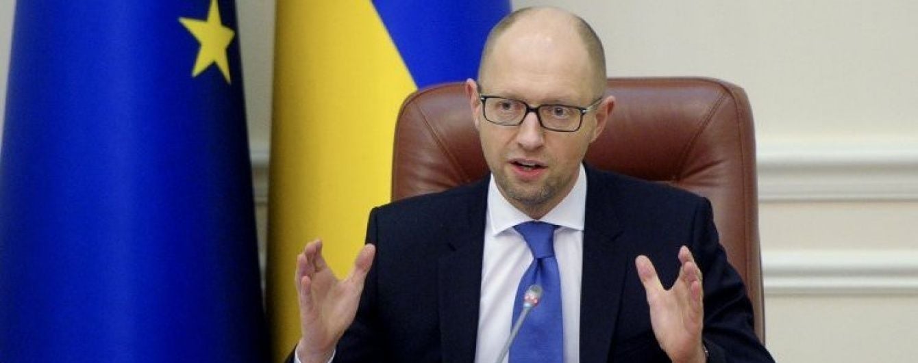 Яценюк наказав через місяць припинити торгівлю з Кримом