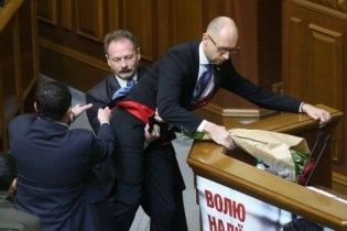 Барна объяснил, почему набросился на Яценюка и устроил драку в Раде