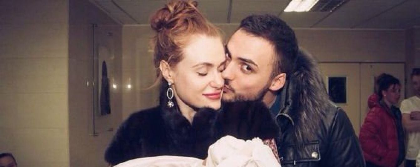 Слава "НЕАНГЕЛ" рассказала, кого выбрала крестными дочери