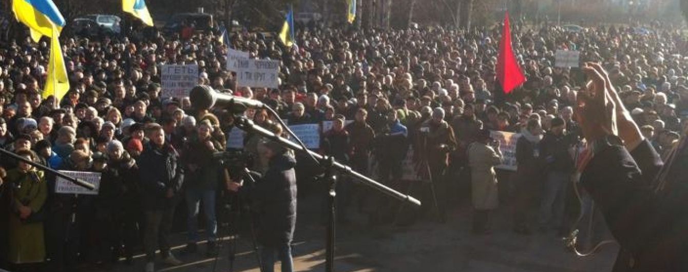 У Кривому Розі сотні людей вийшли на віче, очікують провокацій