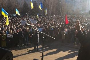 У Кривому Розі сотні людей вийшли на віче, очікують провокацій