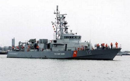 Бойовий корабель США відкрив попереджувальний вогонь у бік іранського судна