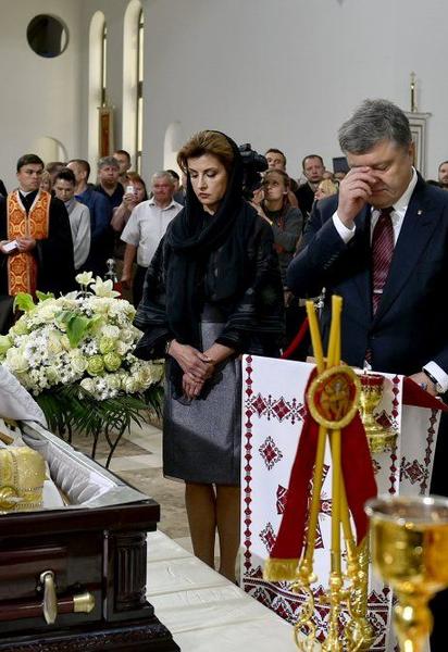 "Моральный авторитет для миллионов": Порошенко, Гройсман и Турчинов попрощались с Любомиром Гузаром