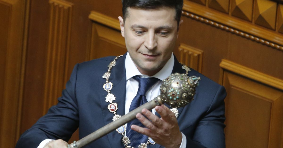 "Ваша деятельность уничтожила легитимность Рады". Зеленский обратился к нардепам