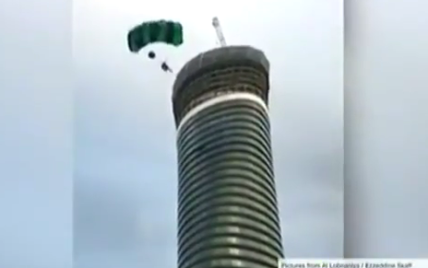 Случайные свидетели сняли прыжок смельчака с самого высокого небоскреба Европы
