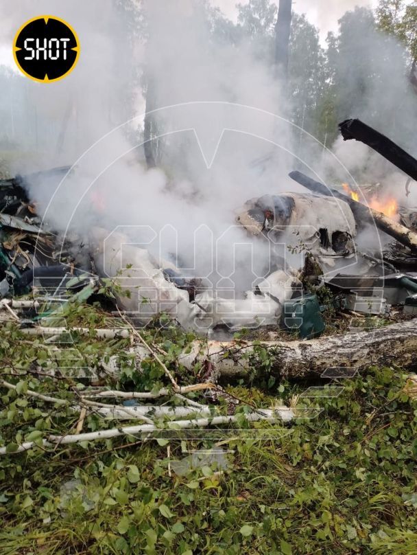 Фото з місця катастрофи російського вертольота Мі-8 / Фото: російські телеграм-канали