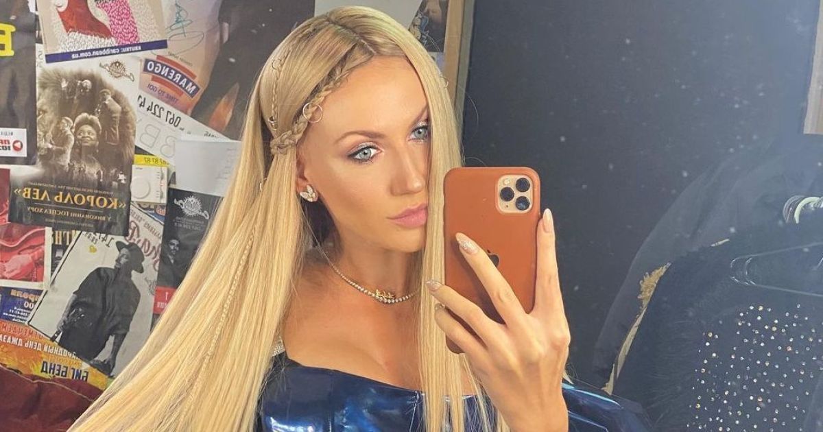 Леся нікітюк показала гарний манікюр, який сама собі зробила