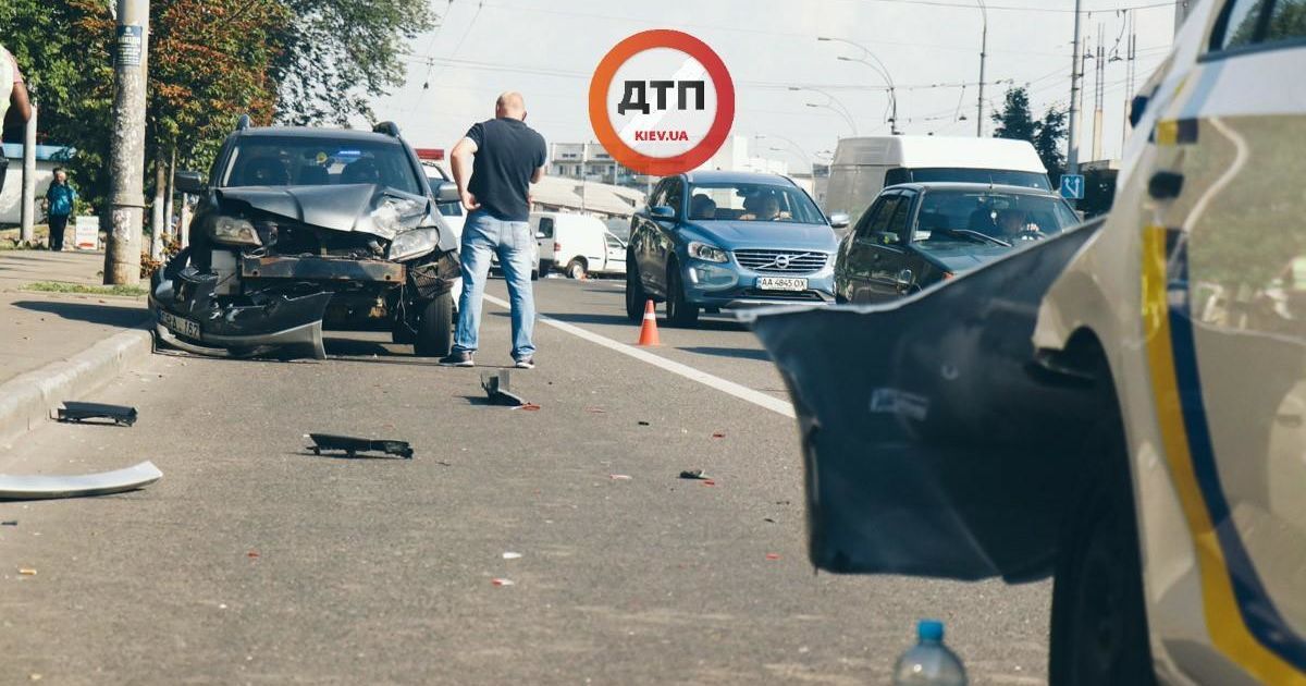 Нігерієць без прав протаранив поліцейський автомобіль