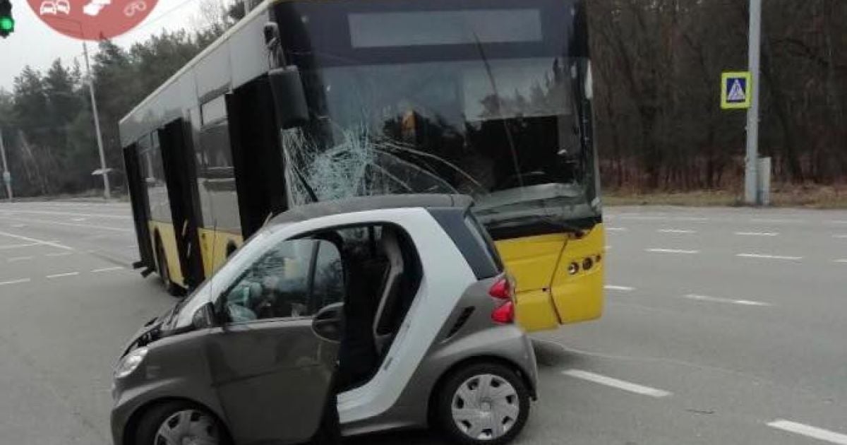 Под Киевом автобус влетел у Smart. Есть пострадавшие