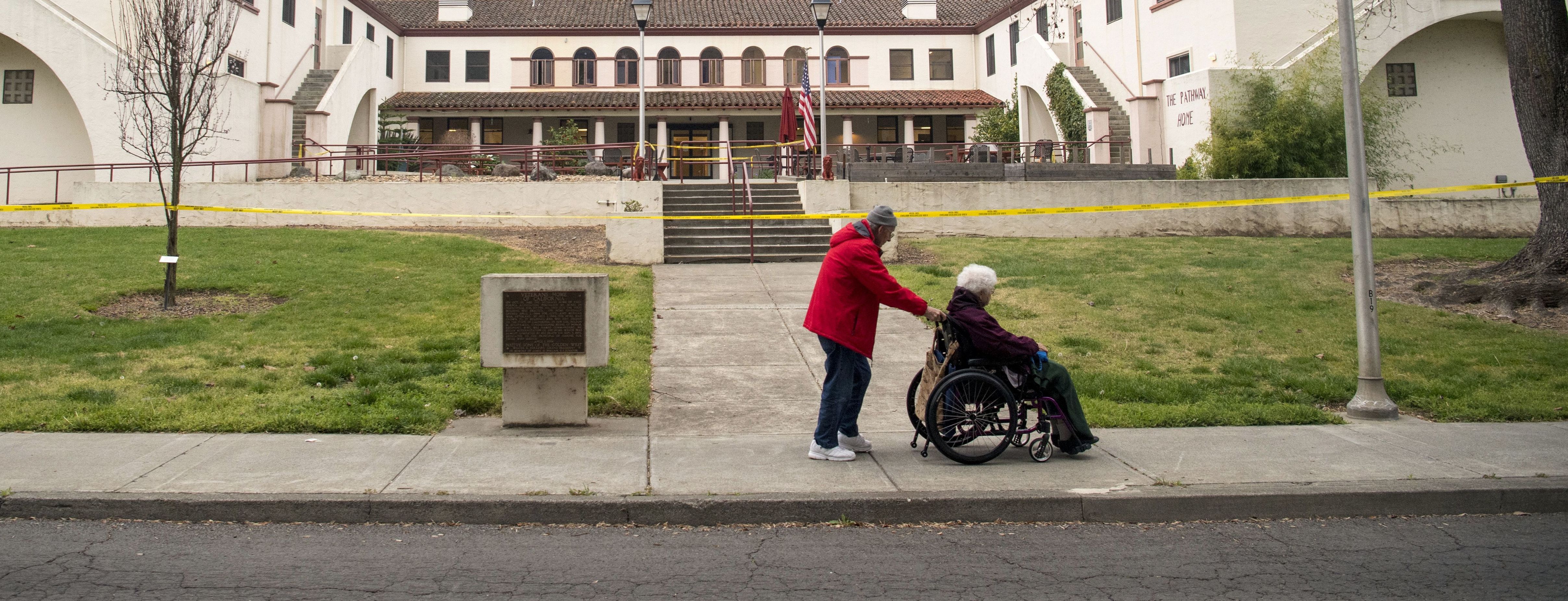 У Колумбії 81-річна бабця перевозила в інвалідному візку 17 кг кокаїну