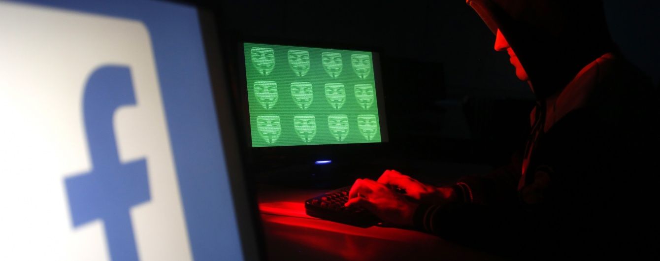 У Німеччині офіс Facebook закидали камінням і облили фарбою