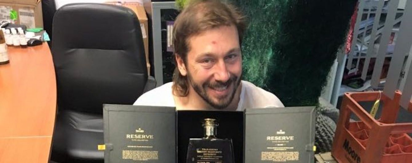 Чичваркін продав коньяк з "колекції Януковича" і передав гроші дітям загиблих героїв АТО