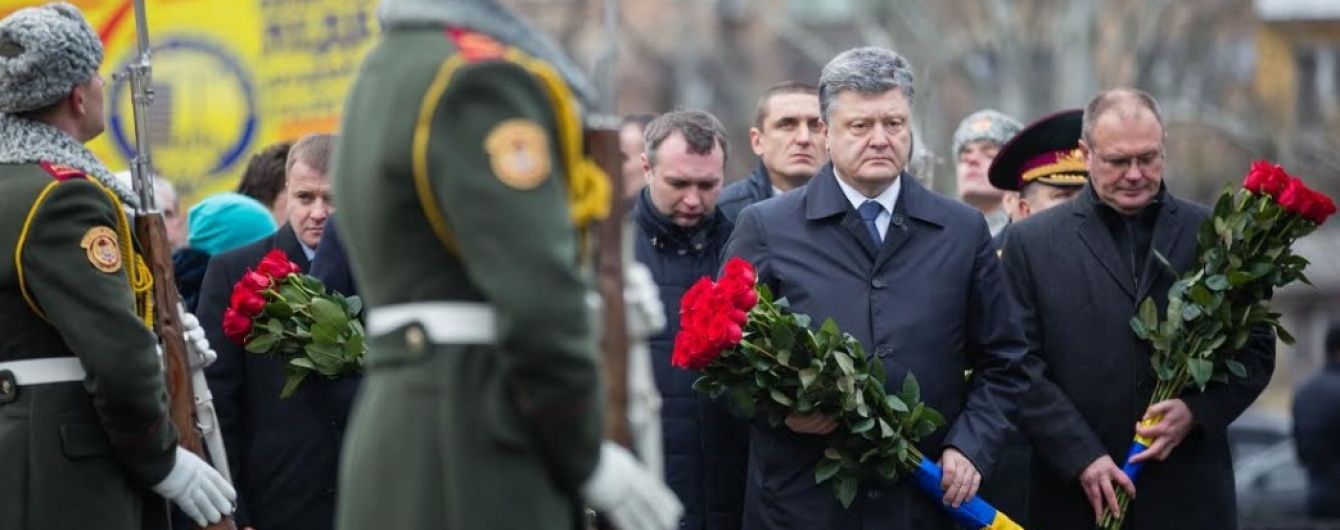 Порошенко оголосив 2016-й роком вшанування ліквідаторів та жертв Чорнобильської катастрофи