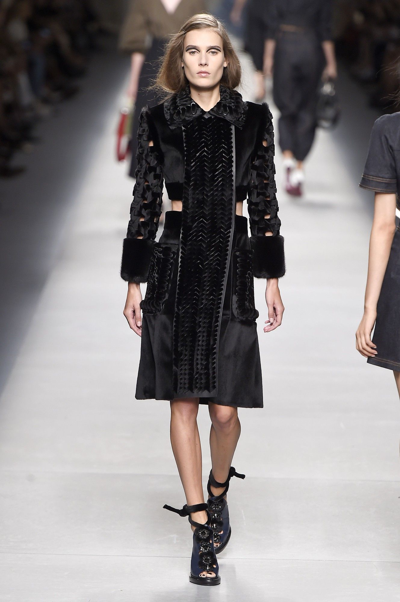Fendi прет-а-порте сезона весна-лето 2016_24
