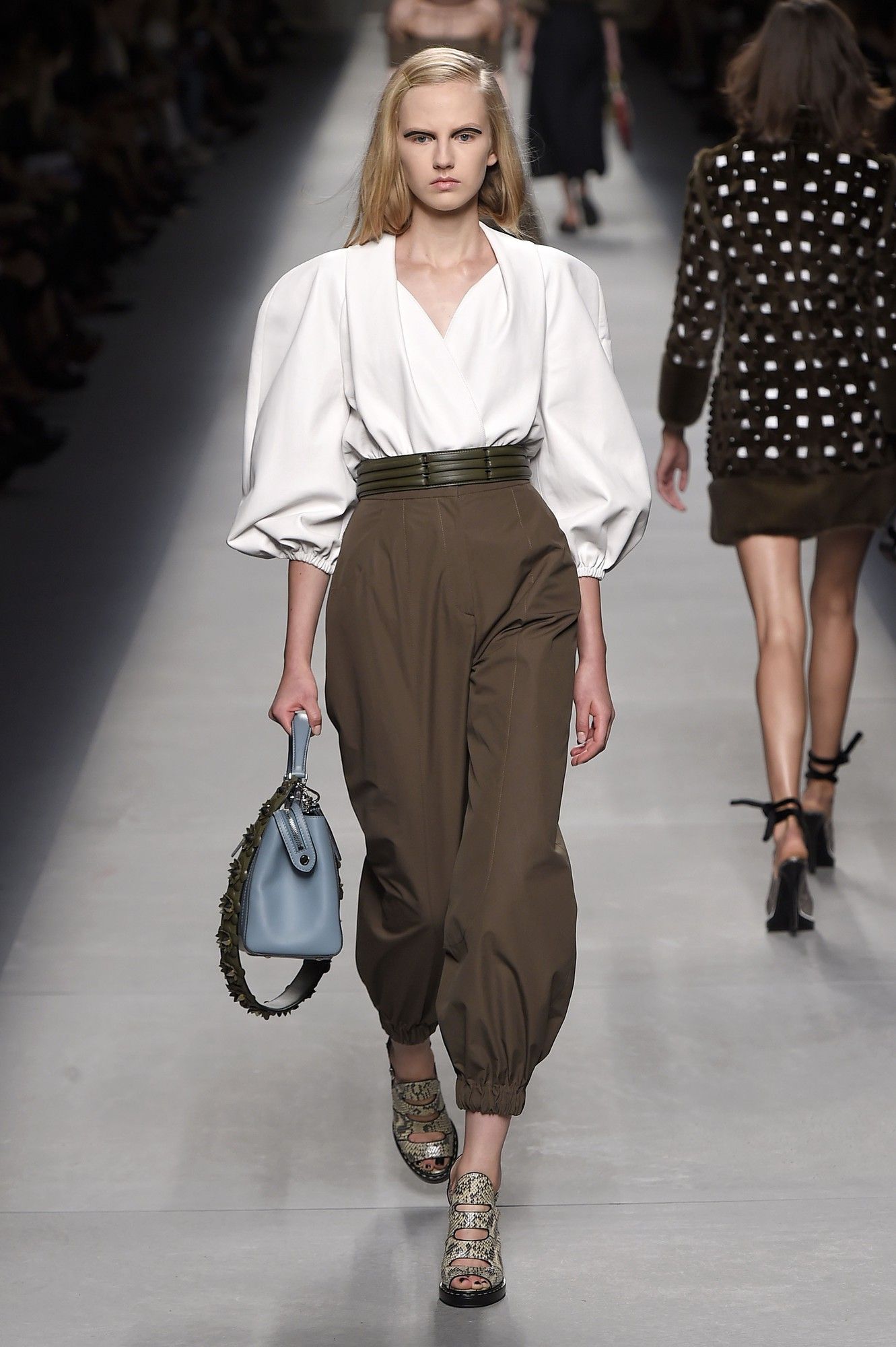 Fendi прет-а-порте сезона весна-лето 2016_27
