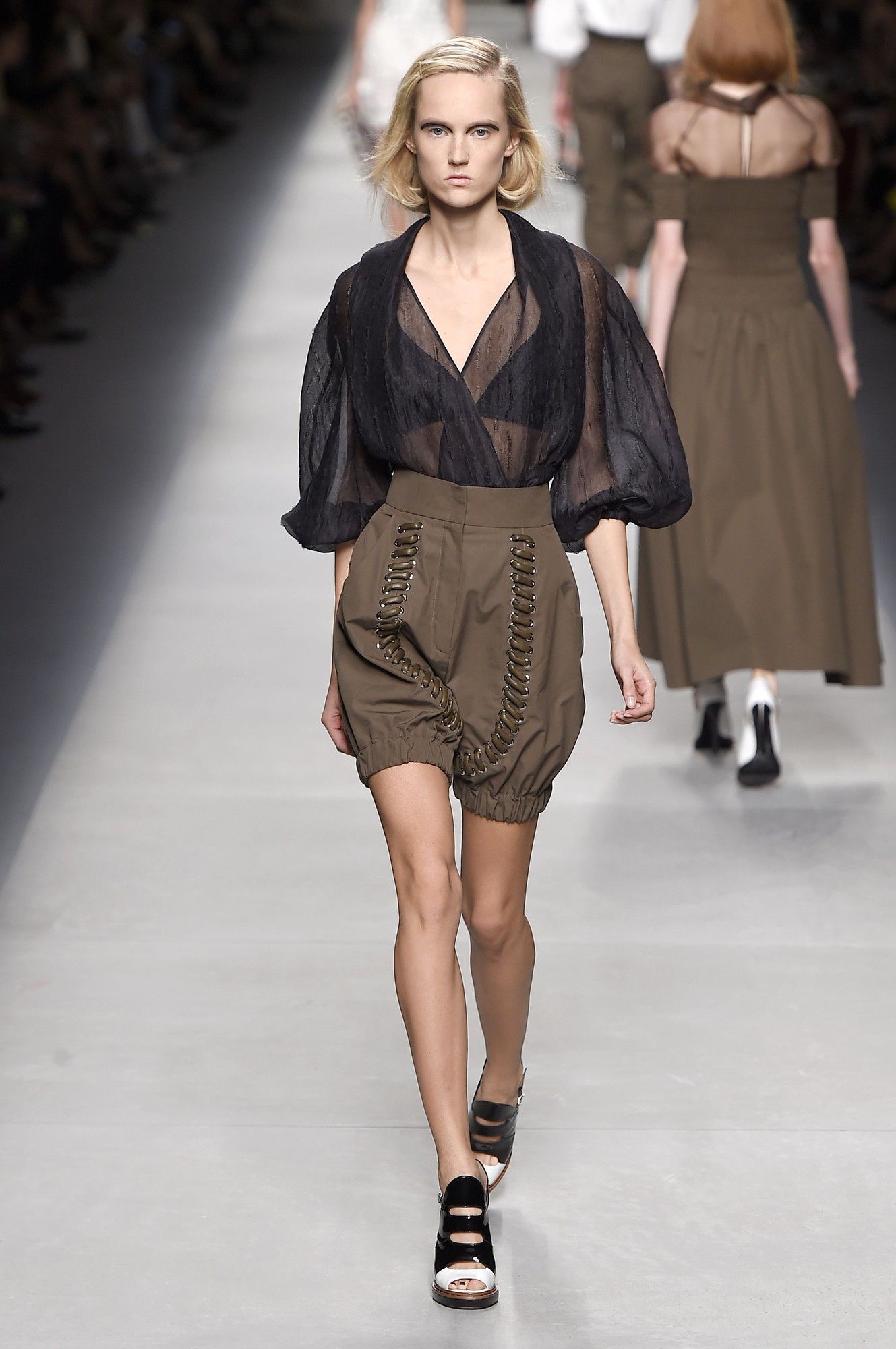 Fendi прет-а-порте сезона весна-лето 2016_29