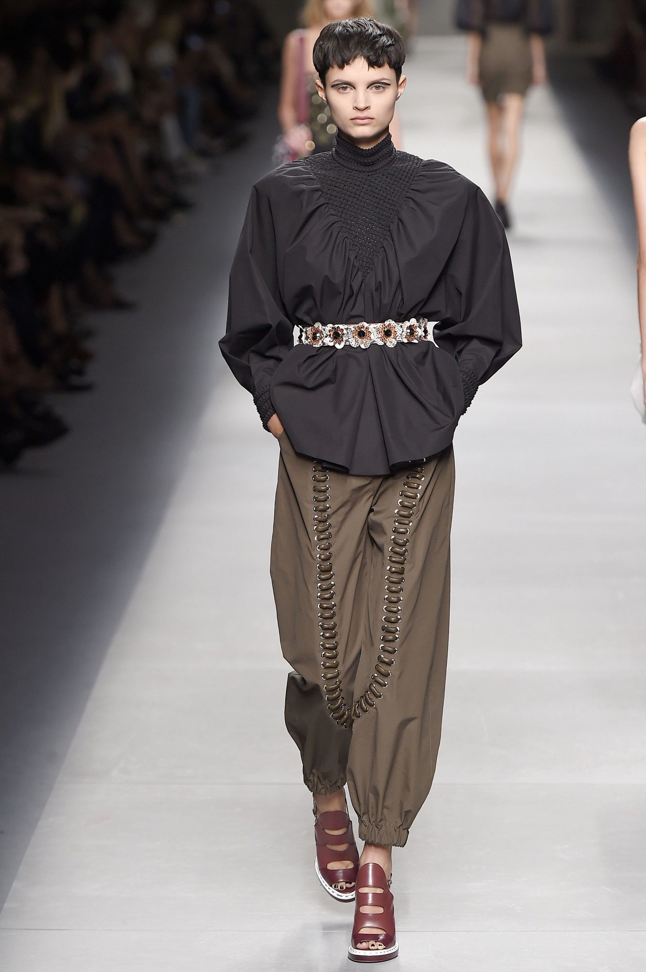 Fendi прет-а-порте сезона весна-лето 2016_31