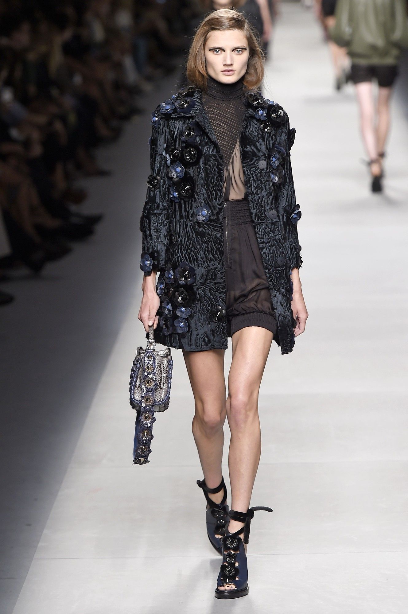 Fendi прет-а-порте сезона весна-лето 2016_35