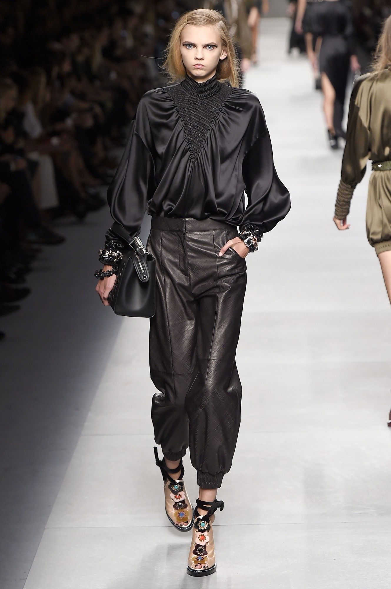 Fendi прет-а-порте сезона весна-лето 2016_40