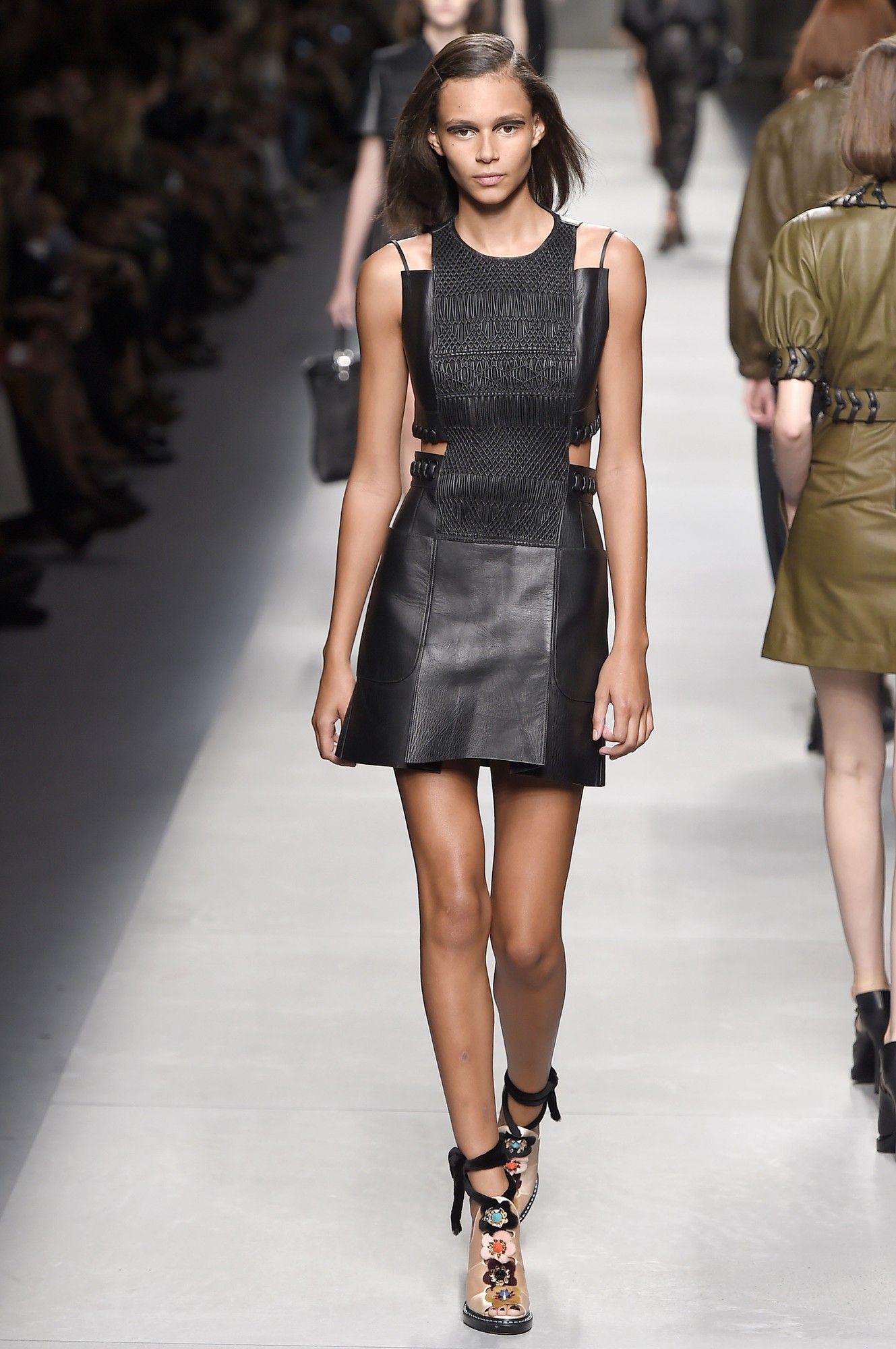 Fendi прет-а-порте сезона весна-лето 2016_43