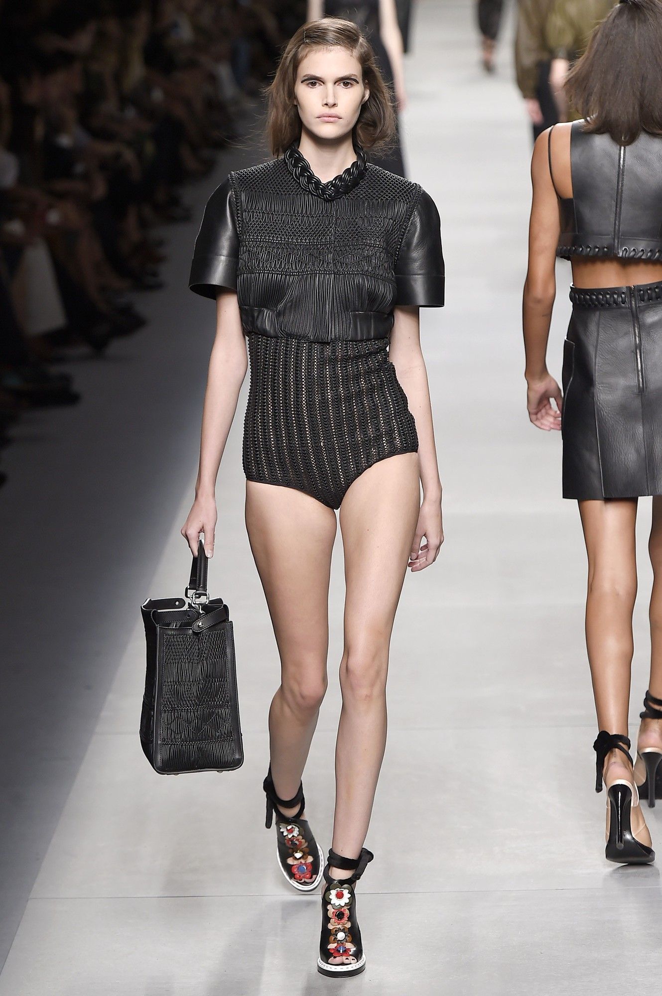 Fendi прет-а-порте сезона весна-лето 2016_44