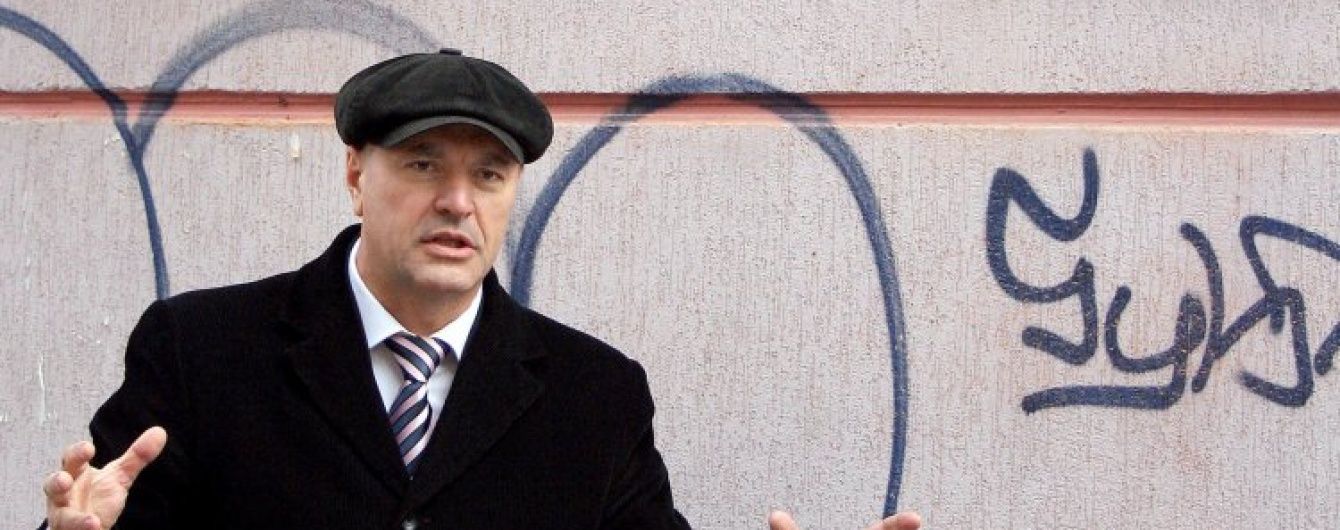 Поліція опублікувала відео із втечею екс-депутата, який облаяв патрульних Ужгорода