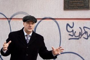 Поліція опублікувала відео із втечею екс-депутата, який облаяв патрульних Ужгорода