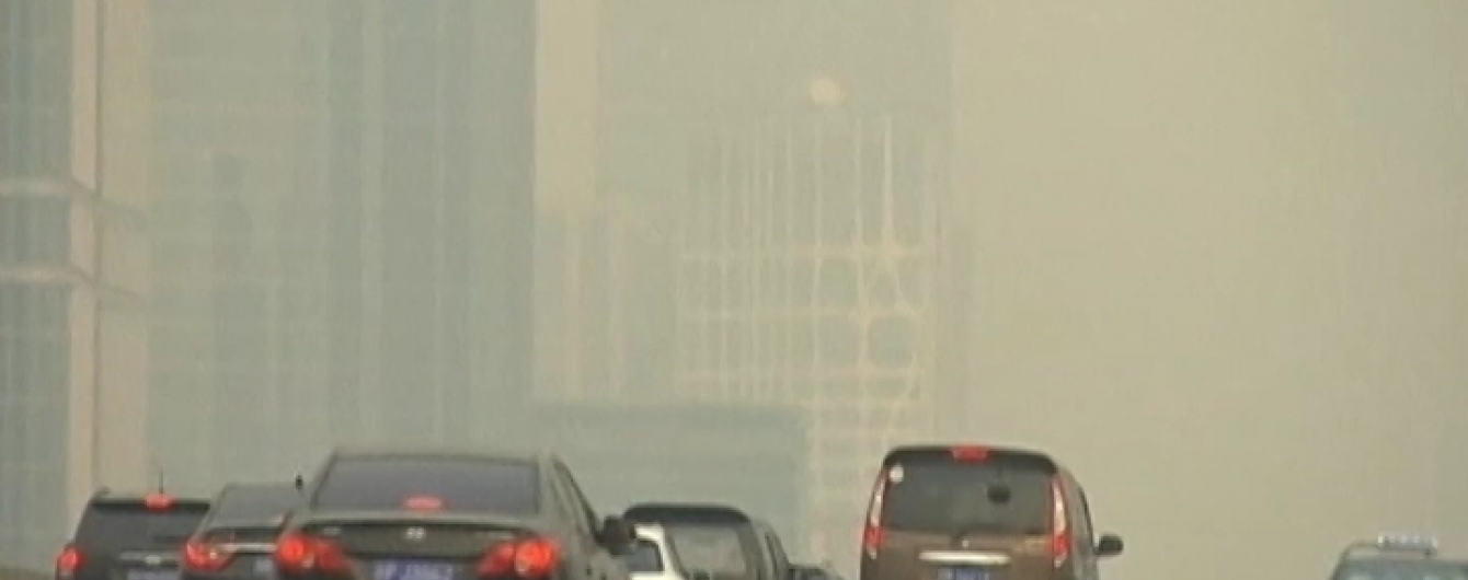 У Китаї почали закуповувати балони зі свіжим повітрям із Канади
