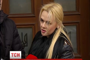 29-річна "світська левиця" зі Львова залишилася без суддівського крісла через відверті фото