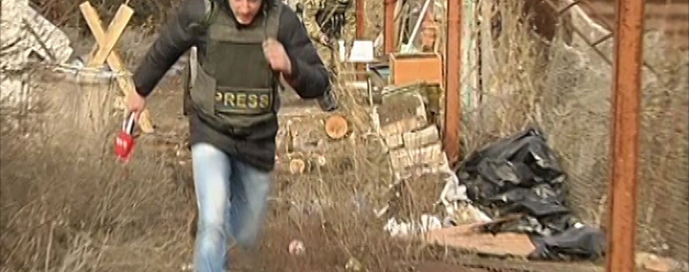 Знімальна група ТСН потрапила під обстріл у Широкиному